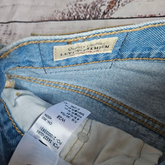 Levis Premium 501 Light Denim Wash Raw Hem Button Fly Shorts Womens 28 - Picture 2 of 7
